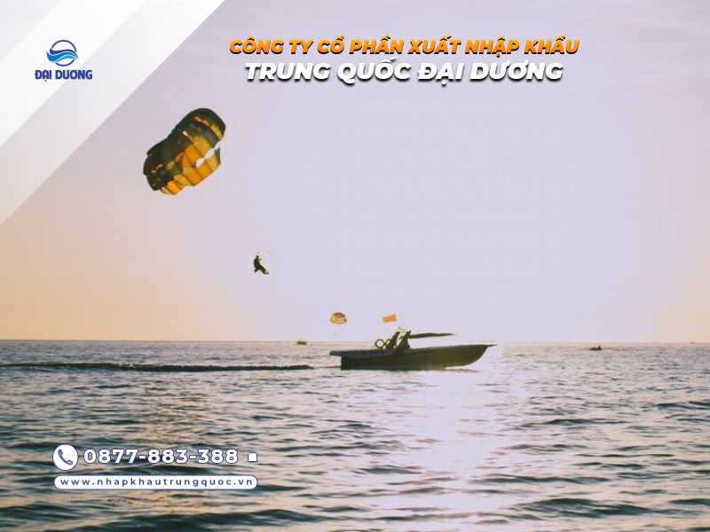 Chơi dù lượn trên biển