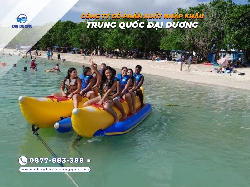 Đi cano kéo phao chuối