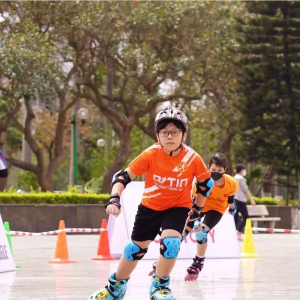 Có nên nhập giày trượt Patin có đèn LED cho bé từ Trung Quốc